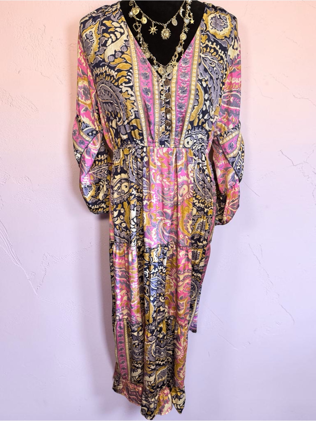 Me 2 Magic 1x Boho Paisley V-Neck Maxi Dress In Pink & Gold